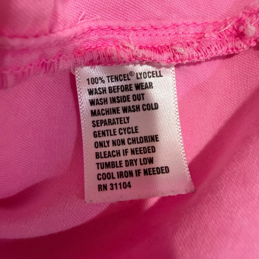 crown & ivy Pink Ruffle V-Neck Sleeveless Blouse Size Medium Petite - Picture 8 of 10